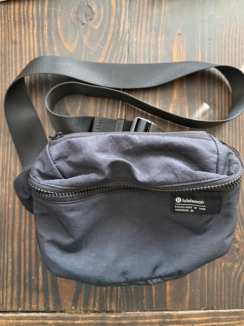 Lululemon clean lines belt bag